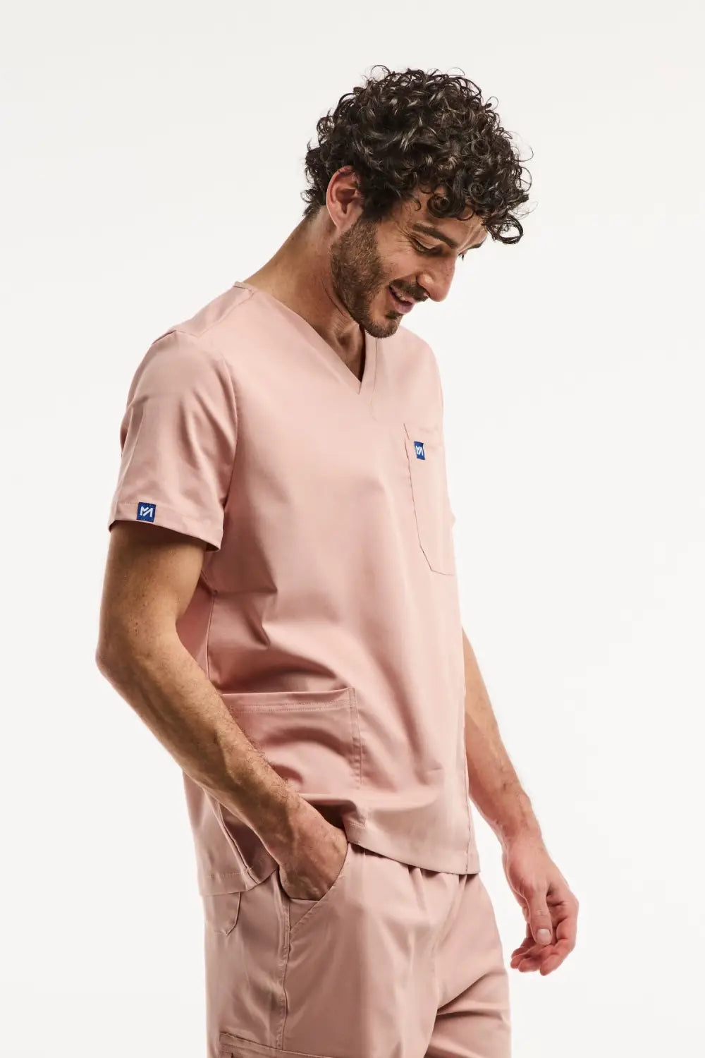 Aelin LUCA tenue médicale homme rose clair tunique col V stretch