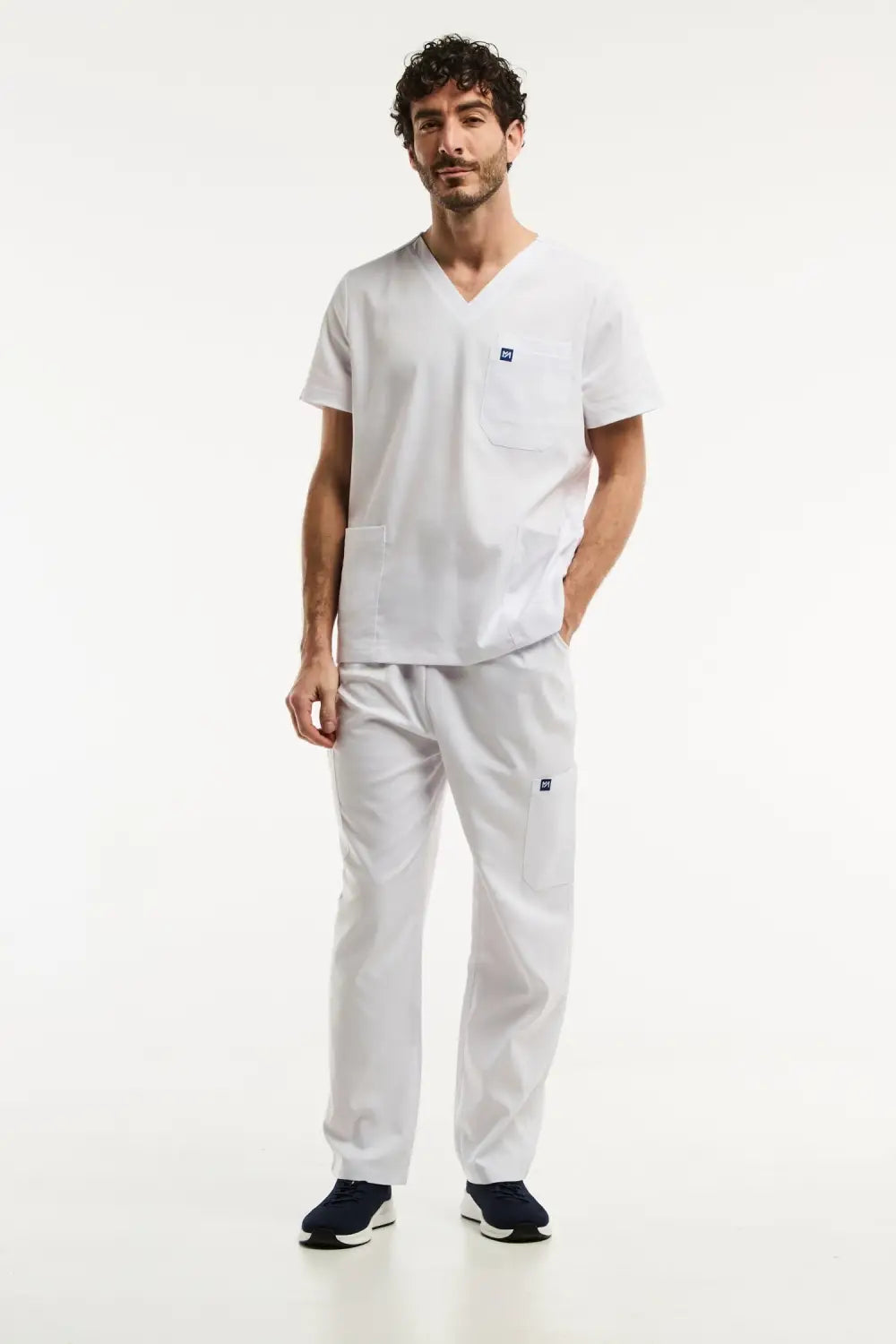 Aelin LUCA tenue médicale homme blanc classique