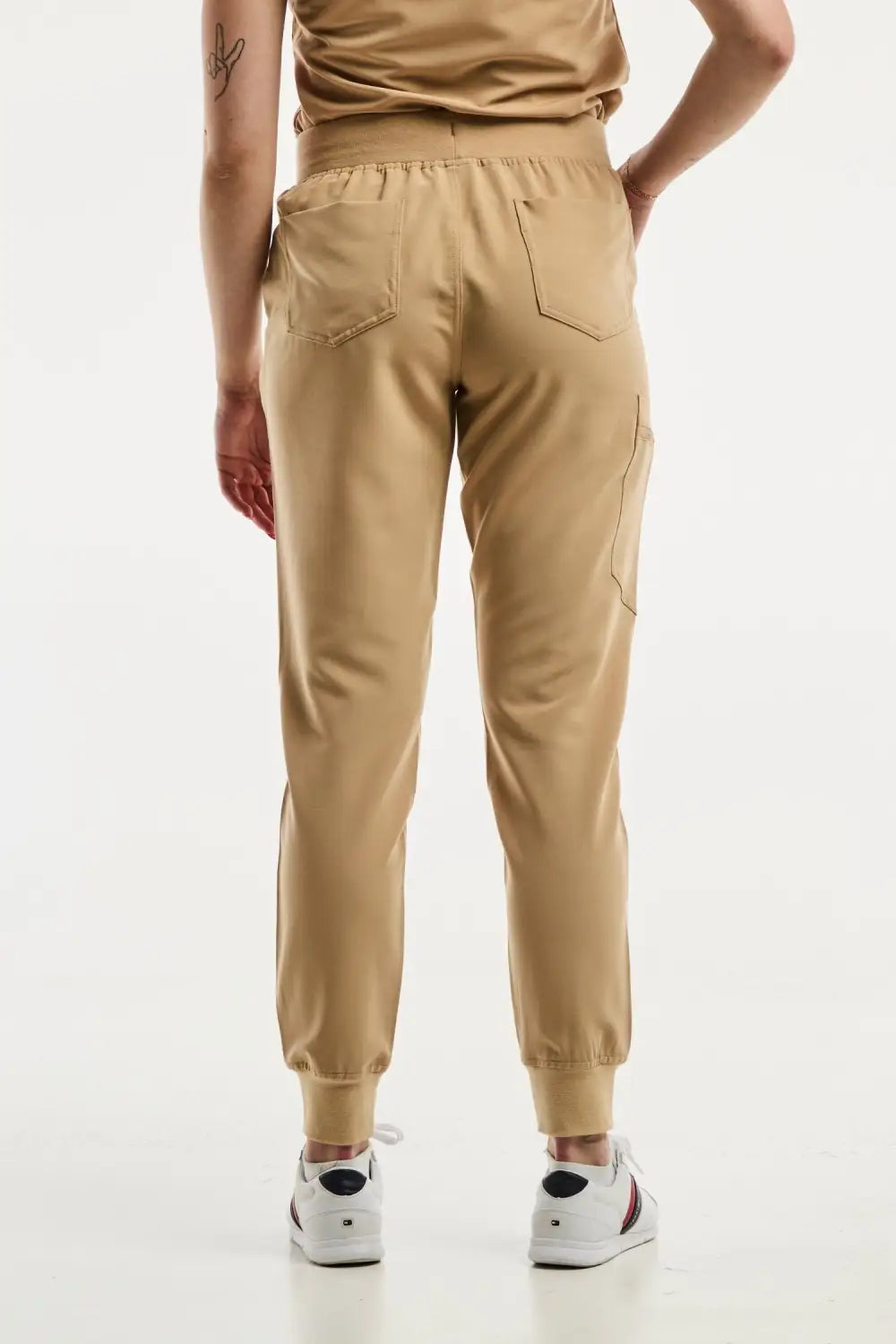 Aelin Paris pantalon médical stretch femme beige poches