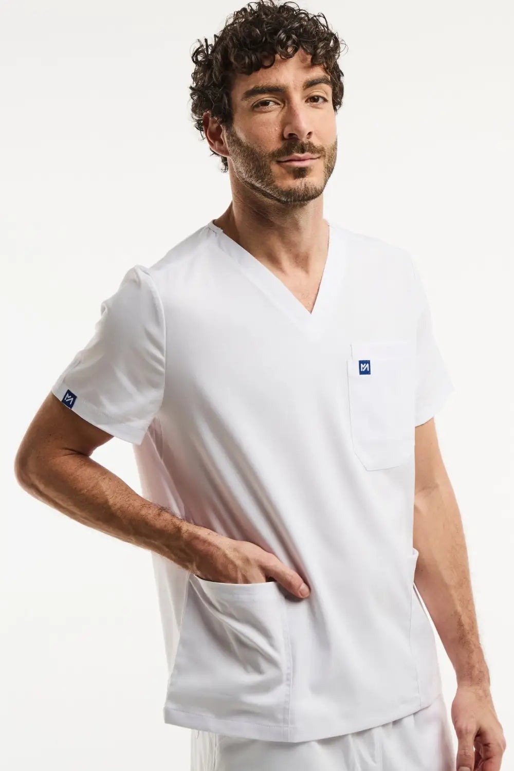 Aelin LUCA tenue médicale homme blanc classique