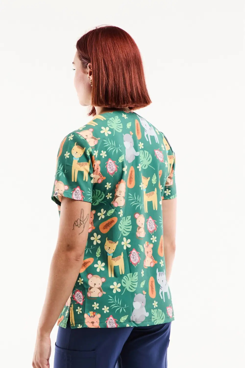 Aelin Serena blouse médicale imprimée jungle vert stretch