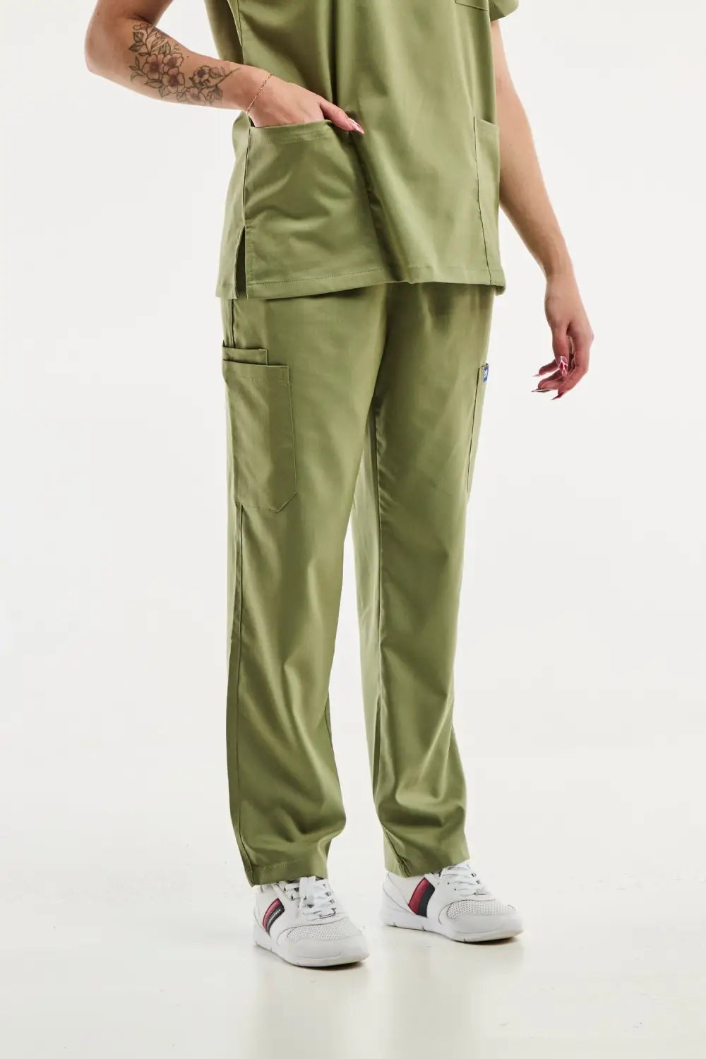 Aelin EMMA pantalon médical femme vert olive stretch