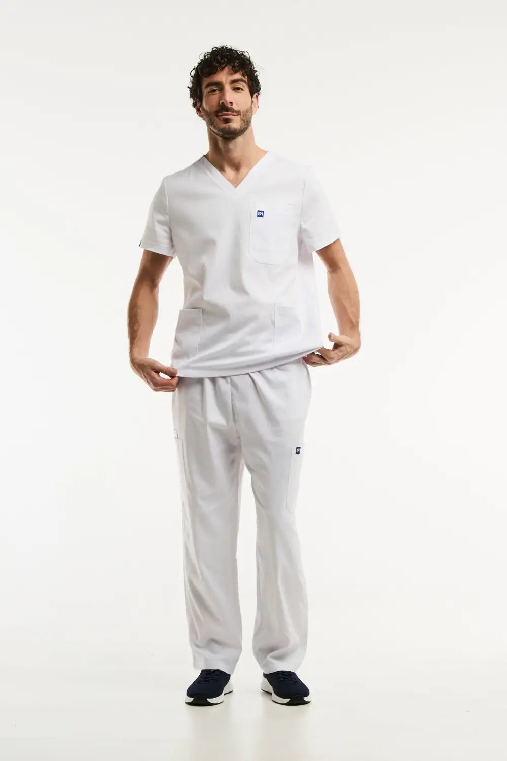 Aelin LUCA tenue médicale homme blanc classique