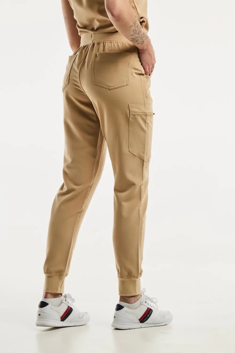 Aelin Paris pantalon médical stretch femme beige poches