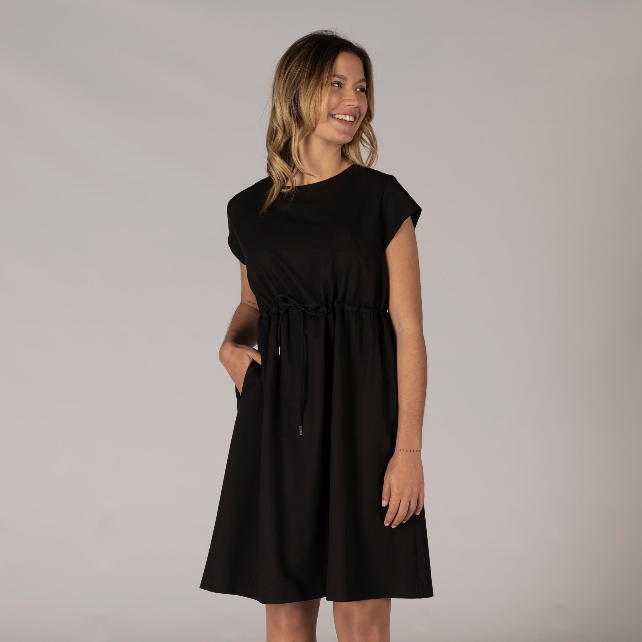 GARY'S Trivial robe femme noire cordon poches