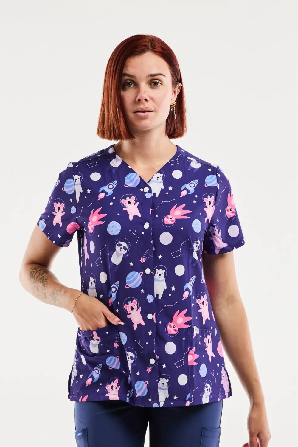Aelin Serena blouse médicale stretch femme animaux espace