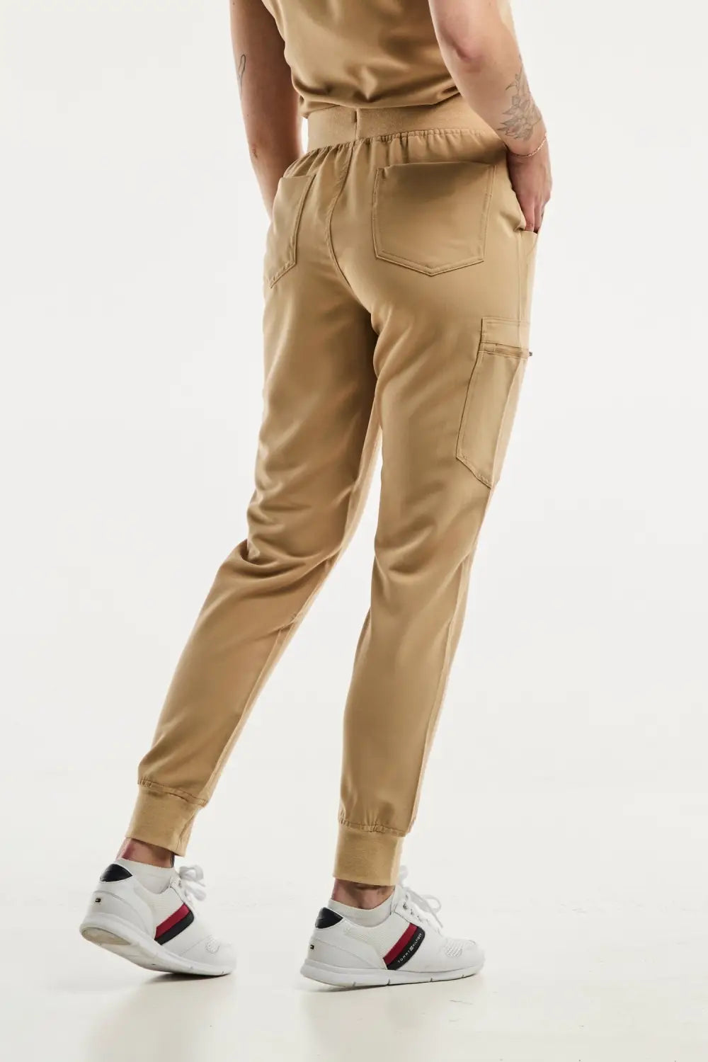 Aelin Paris pantalon médical stretch femme beige poches