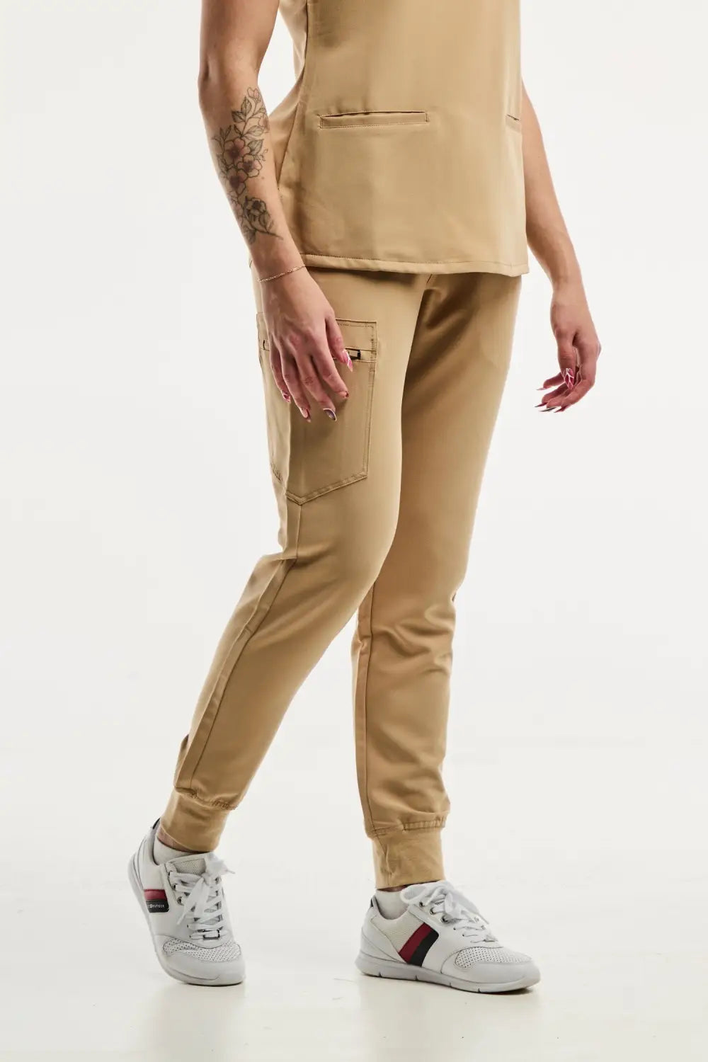 Aelin Paris pantalon médical stretch femme beige poches