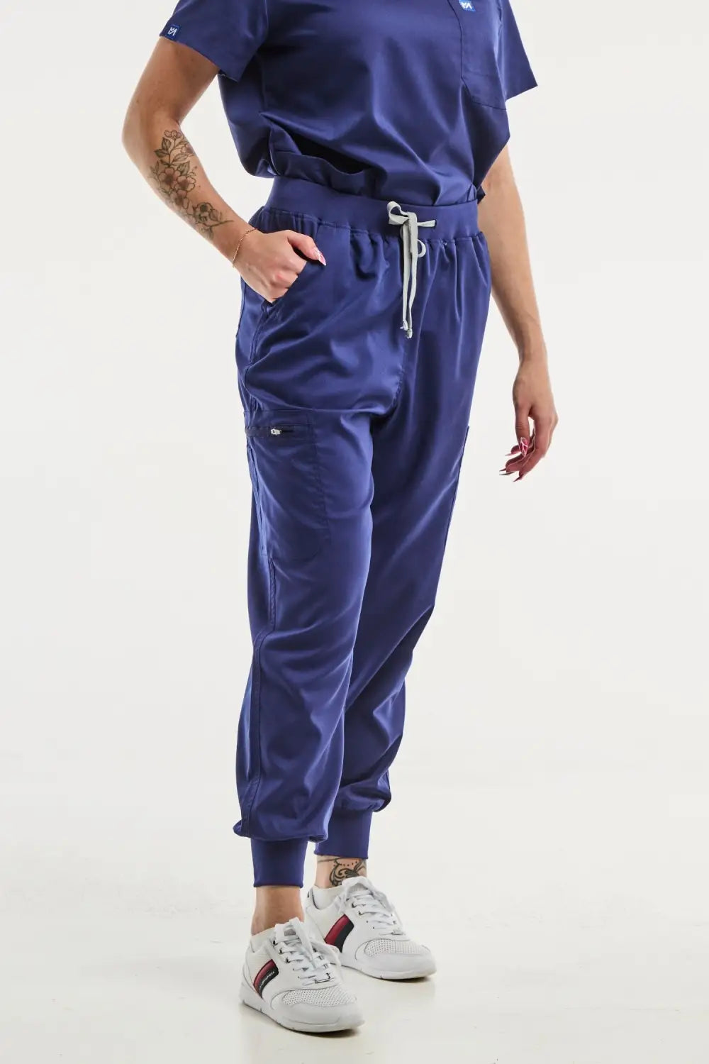 Aelin EMMA Jogger tenue médicale femme bleu marine poches