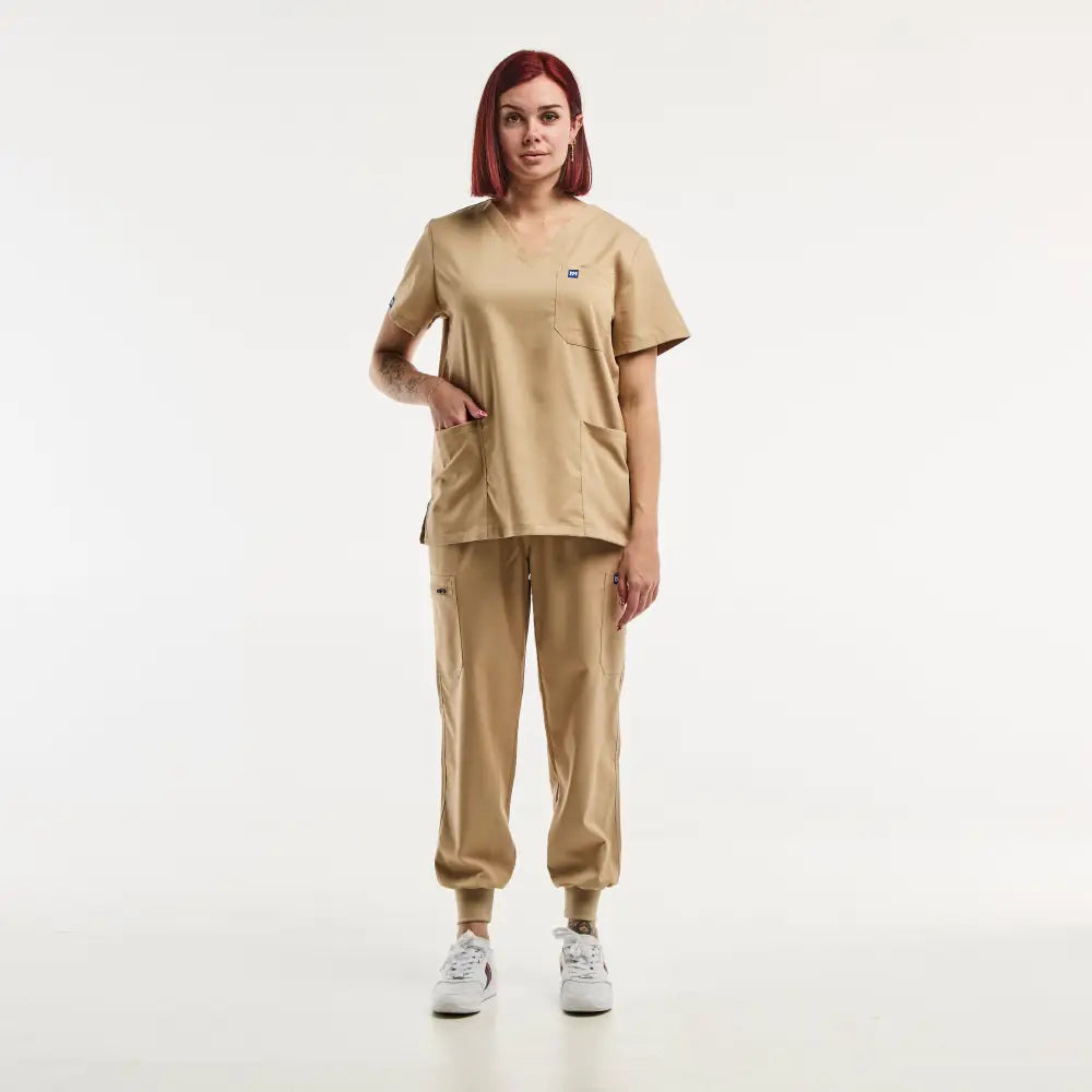 Aelin EMMA tenue médicale femme beige clair jogger
