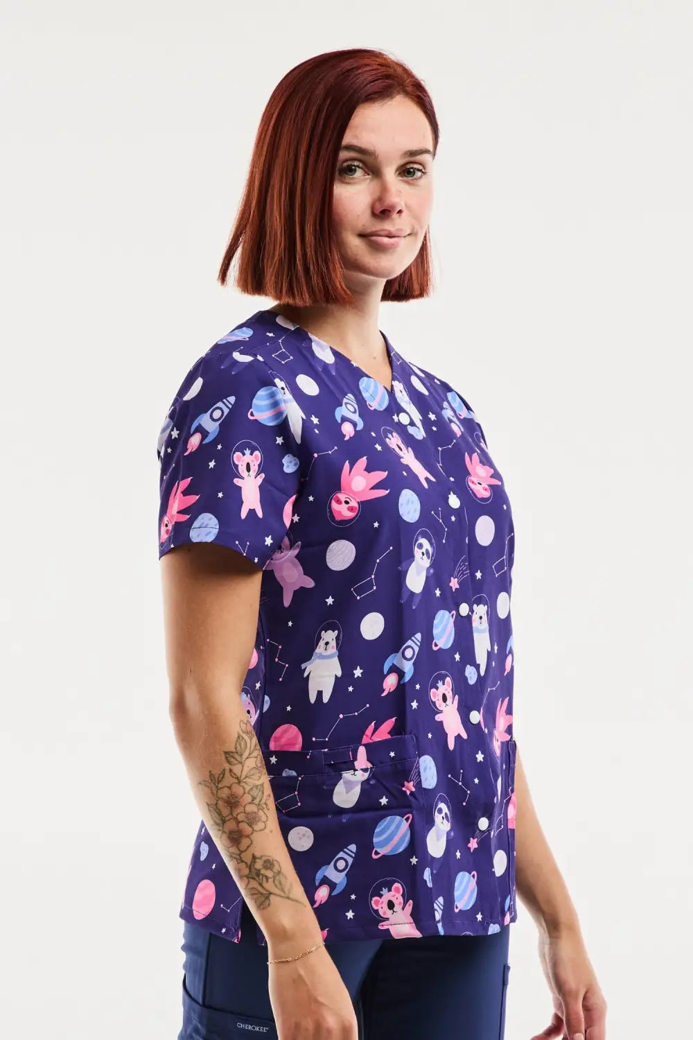 Aelin Serena blouse médicale stretch femme animaux espace