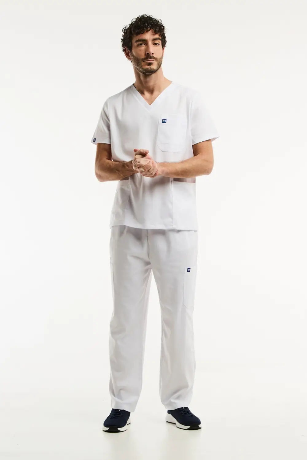 Aelin LUCA tenue médicale homme blanc classique