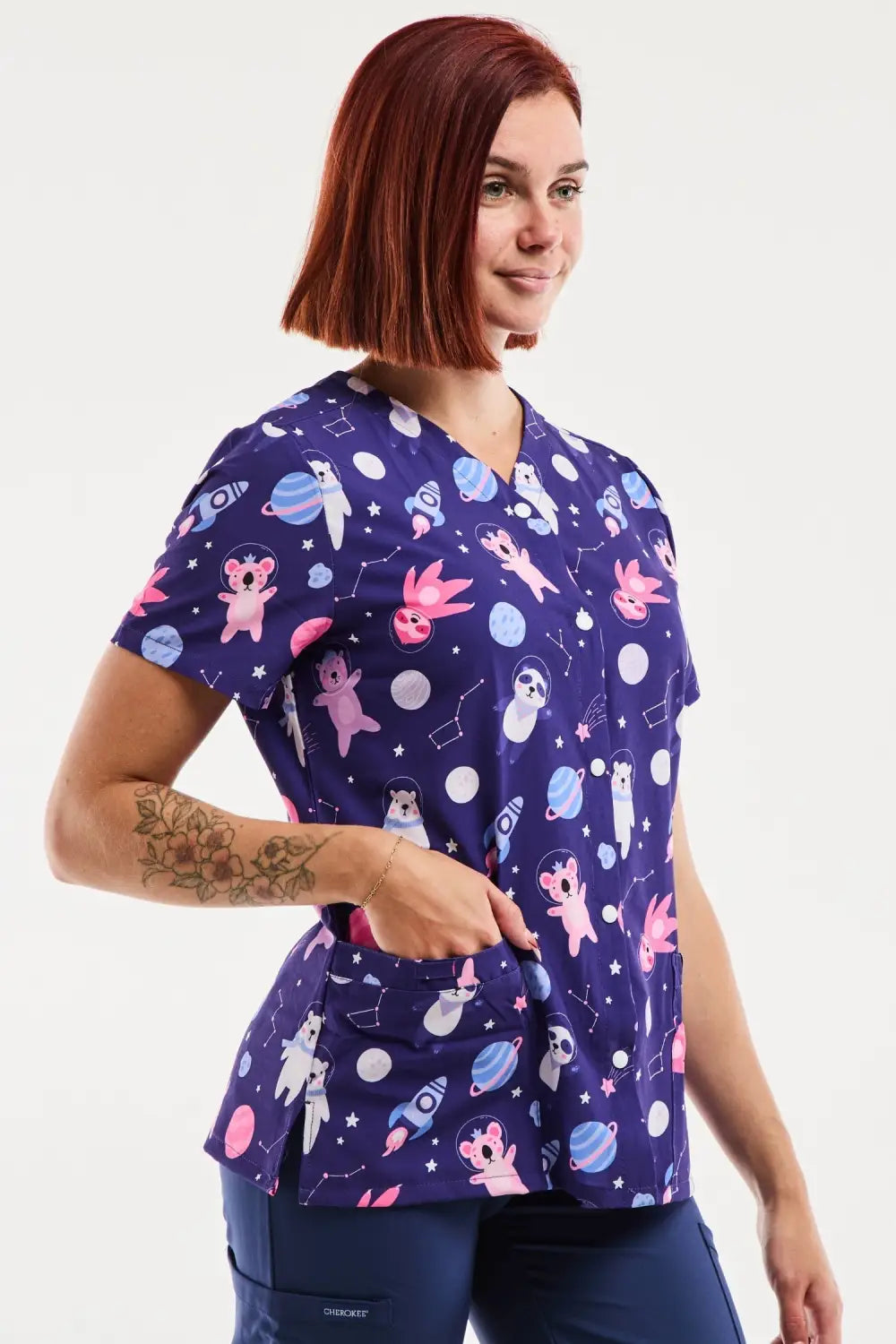 Aelin Serena blouse médicale stretch femme animaux espace
