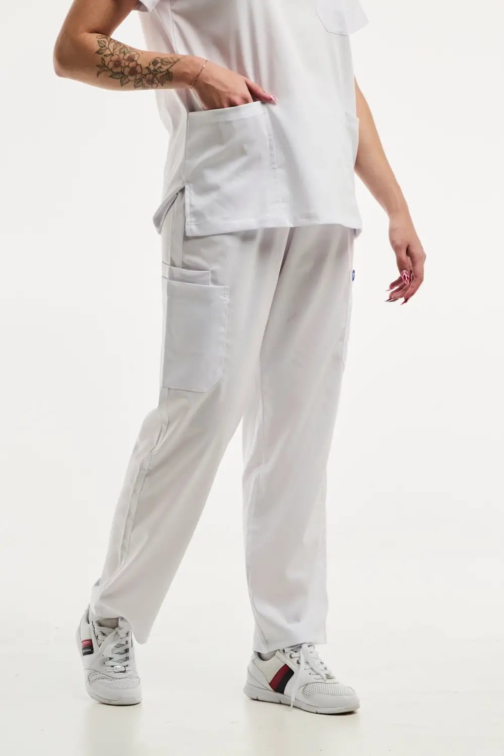 Aelin EMMA tenue médicale femme blanc col V stretch