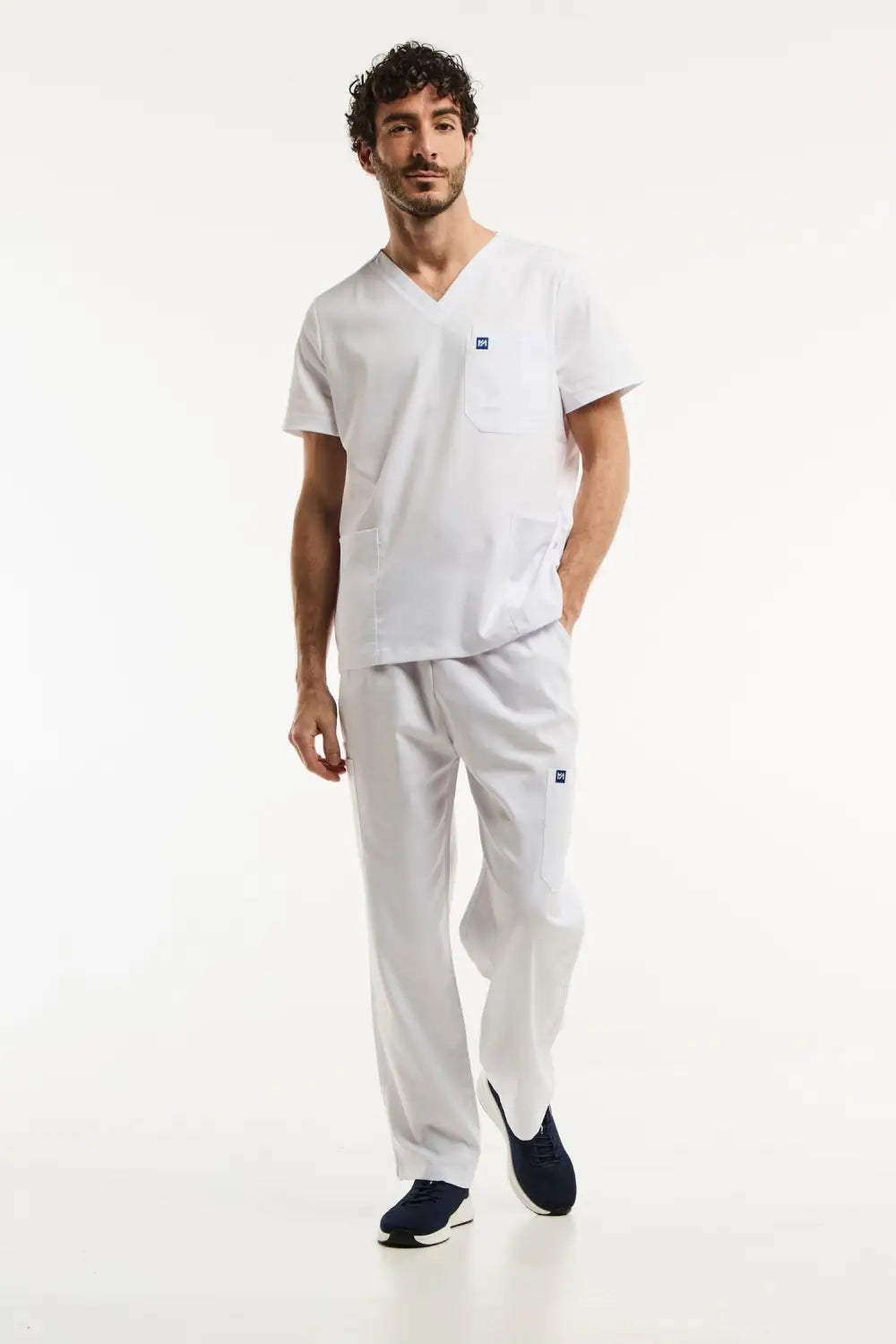 Aelin LUCA tenue médicale homme blanc classique