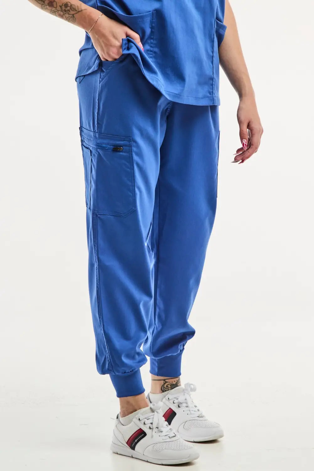Aelin EMMA Jogger tenue médicale femme bleu roi col V