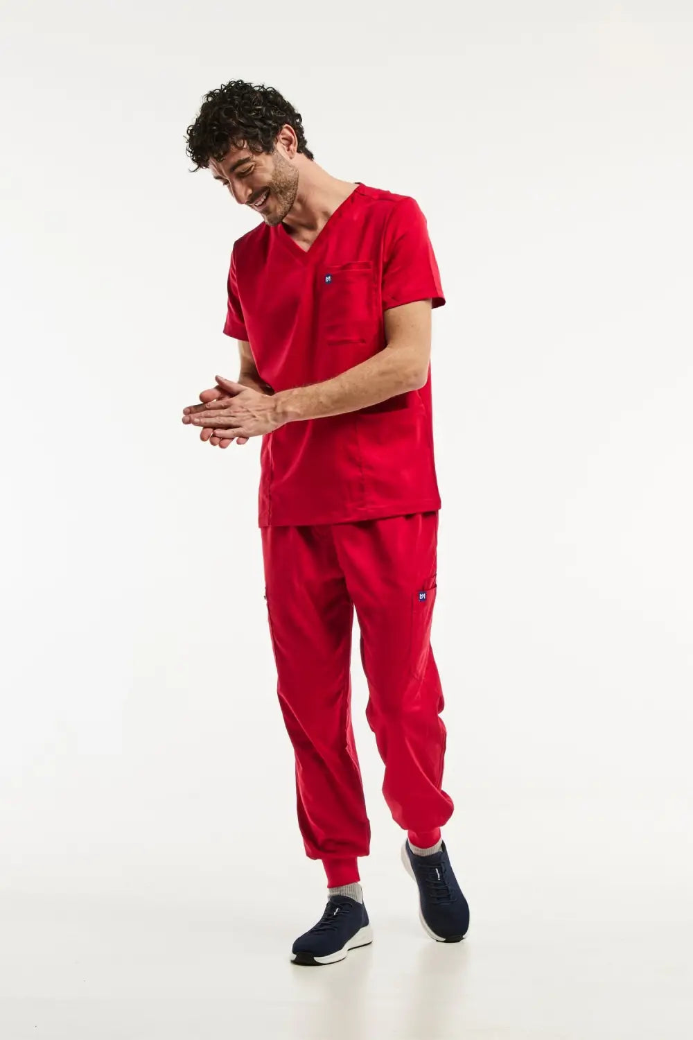 Aelin LUCA tenue médicale homme rouge jogger stretch