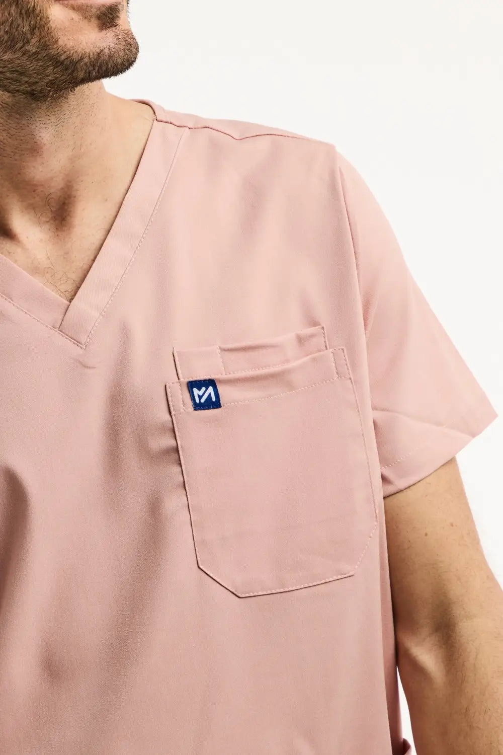 Aelin LUCA tenue médicale homme rose clair tunique col V stretch
