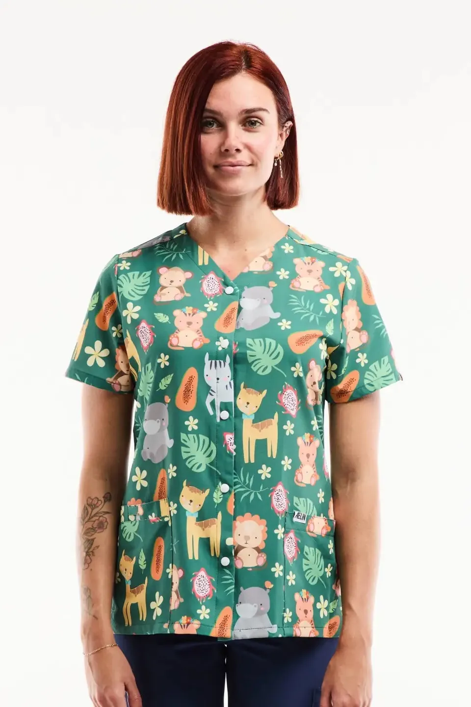 Aelin Serena blouse médicale imprimée jungle vert stretch