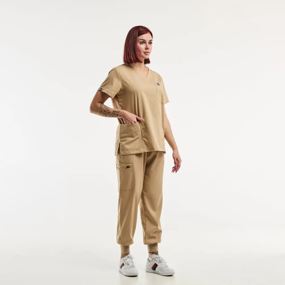 Aelin EMMA tenue médicale femme beige clair jogger